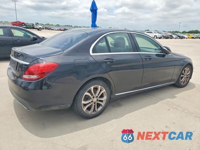 Trzecie zdjęcie samochodu z tyłu: 2015 MERCEDES-BENZ C 300 VIN:55SWF4JB6FU079943 - miniatura