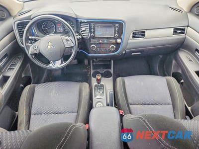 Zdjęcie 8 z 13 samochodu: 2016 MITSUBISHI OUTLANDER SE VIN:JA4AZ3A32GZ002112 - miniatura