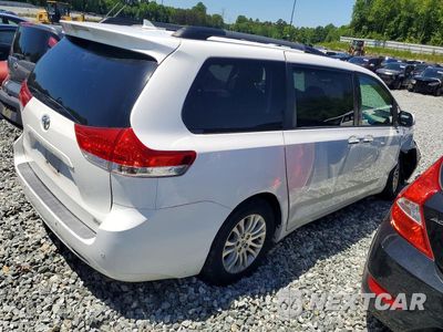 Trzecie zdjęcie samochodu z tyłu: 2014 TOYOTA SIENNA XLE 8-PASSENGER VIN:5TDYK3DC2ES525715 - miniatura