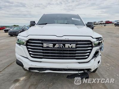 Piąte zdjęcie samochodu w środku: 2026 RAM 1500 LARAMIE VIN:1C6SRFJT2TN266774 - miniatura