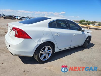 Trzecie zdjęcie samochodu z tyłu: 2014 VOLVO S60 T5 VIN:YV1612FS1E2295496 - miniatura