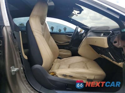 Zdjęcie 7 z 12 samochodu: 2016 TESLA MODEL S VIN:5YJSA1E20GF123881 - miniatura