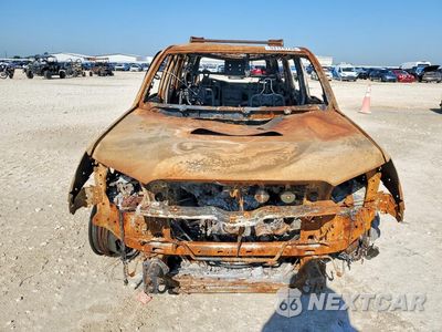 Piąte zdjęcie samochodu w środku: 2017 TOYOTA 4RUNNER TRD OFF-ROAD PREMIUM VIN:JTEBU5JR3H5472470 - miniatura