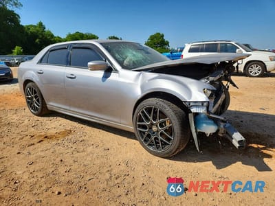 Czwarte zdjęcie samochodu z boku: 2018 CHRYSLER 300 S VIN:2C3CCABG2JH266691 - miniatura