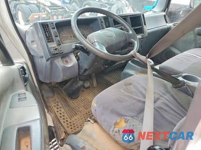 Zdjęcie 8 z 12 samochodu: 2012 ISUZU NPR HD BOX TRUCK VIN:54DC4W1B6CS803694 - miniatura