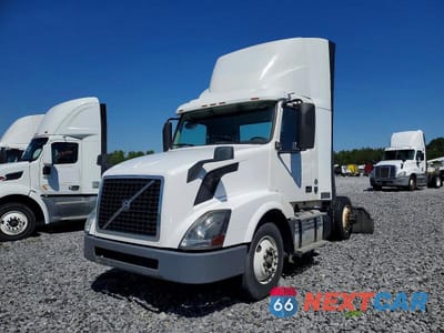 Drugie zdjęcie samochodu z przodu: 2017 VOLVO VNL SEMI TRUCK VIN:4V4N39TG1HN988144 - miniatura