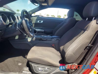 Zdjęcie 7 z 12 samochodu: 2019 FORD MUSTANG VIN:1FATP8UH1K5111708 - miniatura