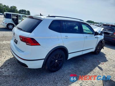 Trzecie zdjęcie samochodu z tyłu: 2022 VOLKSWAGEN TIGUAN SE R-LINE BLACK VIN:3VVCB7AX3NM027789 - miniatura
