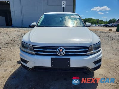 Piąte zdjęcie samochodu w środku: 2019 VOLKSWAGEN TIGUAN S VIN:3VV0B7AX5KM046441 - miniatura