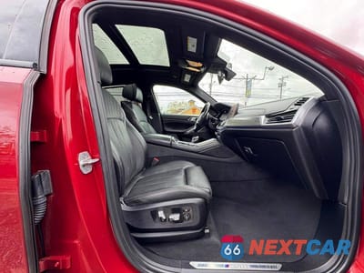 Piąte zdjęcie samochodu w środku: 2021 BMW X6 M50I VIN:5UXCY8C09M9E51267 - miniatura
