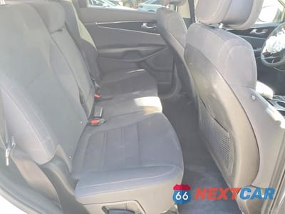 Zdjęcie 10 z 12 samochodu: 2016 KIA SORENTO LX VIN:5XYPG4A35GG043263 - miniatura