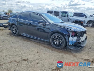 Czwarte zdjęcie samochodu z boku: 2024 TOYOTA CAMRY HYBRID SE VIN:4T1S31AK6RU621279 - miniatura