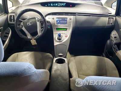 Zdjęcie 8 z 13 samochodu: 2014 TOYOTA PRIUS TWO VIN:JTDKN3DU1E1761548 - miniatura