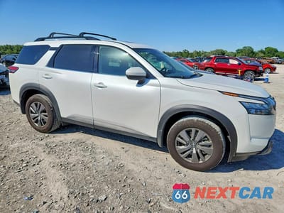 Czwarte zdjęcie samochodu z boku: 2025 NISSAN PATHFINDER SV VIN:5N1DR3BB0SC313618 - miniatura