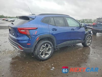 Trzecie zdjęcie samochodu z tyłu: 2024 CHEVROLET TRAX 1LT VIN:KL77LHE23RC215508 - miniatura