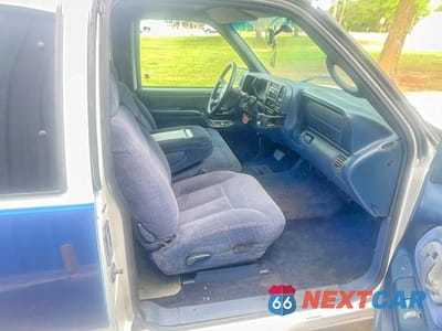 Piąte zdjęcie samochodu w środku: 1997 GMC SIERRA C1500 VIN:2GTEC19R7V1530479 - miniatura