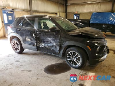 Czwarte zdjęcie samochodu z boku: 2025 CHEVROLET TRAILBLAZER LT VIN:KL79MPSL1SB179780 - miniatura