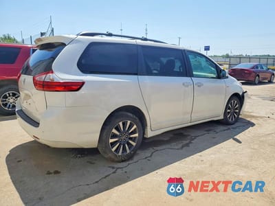 Trzecie zdjęcie samochodu z tyłu: 2019 TOYOTA SIENNA XLE 7-PASSENGER VIN:5TDDZ3DC7KS227330 - miniatura