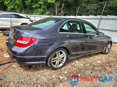Trzecie zdjęcie samochodu z tyłu: 2013 MERCEDES-BENZ C 250 VIN:WDDGF4HB2DR275080 - miniatura
