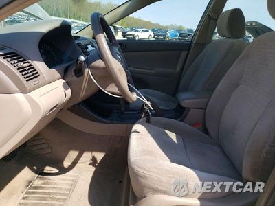 Zdjęcie 7 z 12 samochodu: 2003 TOYOTA CAMRY LE VIN:4T1BE32K63U160516 - miniatura