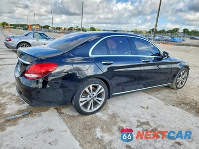 Trzecie zdjęcie samochodu z tyłu: 2018 MERCEDES-BENZ C 300 VIN:55SWF4JB6JU268407 - miniatura