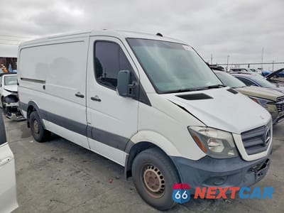 Czwarte zdjęcie samochodu z boku: 2015 MERCEDES-BENZ SPRINTER 2500 VIN:WD3PE7DC7FP149285 - miniatura