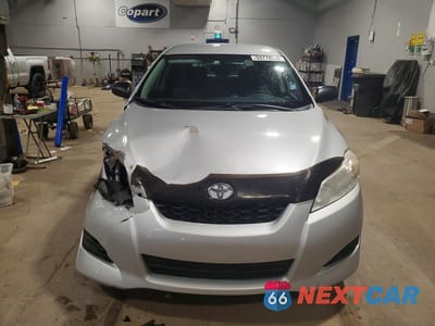 Piąte zdjęcie samochodu w środku: 2011 TOYOTA MATRIX BASE VIN:2T1KU4EE4BC584419 - miniatura