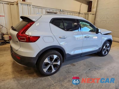 Trzecie zdjęcie samochodu z tyłu: 2025 VOLVO XC40 PLUS VIN:YV4L12UE5S2563481 - miniatura