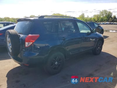 Trzecie zdjęcie samochodu z tyłu: 2006 TOYOTA RAV4 BASE VIN:JTMBD33V665031142 - miniatura