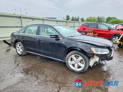 Czwarte zdjęcie samochodu z boku: 2014 VOLKSWAGEN PASSAT S VIN:1VWAT7A39EC051254 - miniatura
