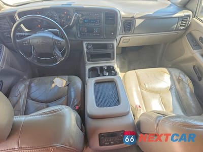Zdjęcie 8 z 13 samochodu: 2004 CHEVROLET SUBURBAN C1500 VIN:3GNEC16Z04G121127 - miniatura