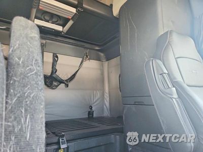 Zdjęcie 6 z 10 samochodu: 2020 FREIGHTLINER CASCADIA 126