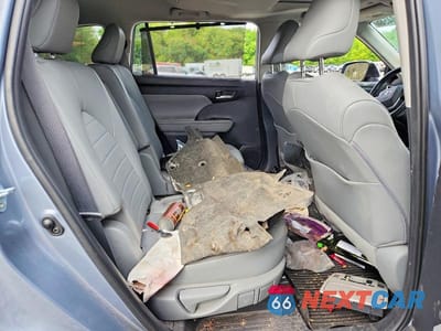 Zdjęcie 10 z 12 samochodu: 2021 TOYOTA HIGHLANDER XLE VIN:5TDGZRBH7MS096465 - miniatura