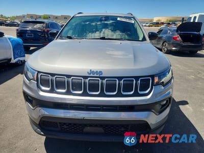 Piąte zdjęcie samochodu w środku: 2022 JEEP COMPASS LATITUDE VIN:3C4NJDBB1NT118514 - miniatura