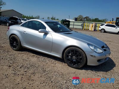 Czwarte zdjęcie samochodu z boku: 2005 MERCEDES-BENZ SLK 350 VIN:WDBWK56F65F023959 - miniatura