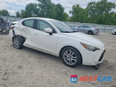 Czwarte zdjęcie samochodu z boku: 2017 TOYOTA YARIS IA BASE VIN:3MYDLBYV8HY180772 - miniatura