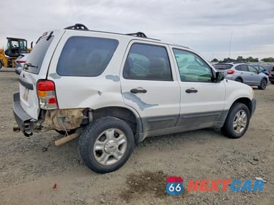 Trzecie zdjęcie samochodu z tyłu: 2003 FORD ESCAPE XLT VIN:1FMYU93103KA72837 - miniatura
