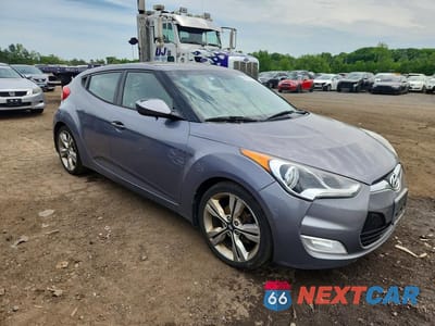 Czwarte zdjęcie samochodu z boku: 2016 HYUNDAI VELOSTER BASE VIN:KMHTC6AD9GU304287 - miniatura