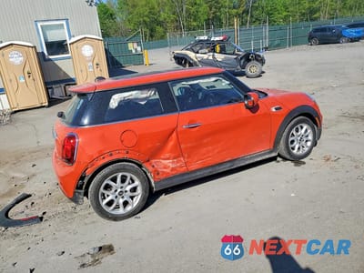 Trzecie zdjęcie samochodu z tyłu: 2021 MINI COOPER VIN:WMWXR3C08M2N75889 - miniatura