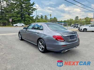 Czwarte zdjęcie samochodu z boku: 2017 MERCEDES-BENZ E 300 4MATIC VIN:WDDZF4KB5HA072058 - miniatura