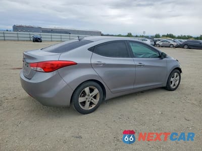 Trzecie zdjęcie samochodu z tyłu: 2013 HYUNDAI ELANTRA GLS VIN:KMHDH4AEXDU720167 - miniatura