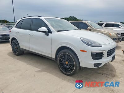 Czwarte zdjęcie samochodu z boku: 2018 PORSCHE CAYENNE VIN:WP1AA2A29JKA02606 - miniatura