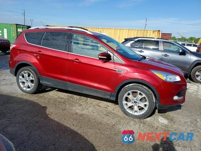 Czwarte zdjęcie samochodu z boku: 2016 FORD ESCAPE TITANIUM VIN:1FMCU9JX4GUC77900 - miniatura