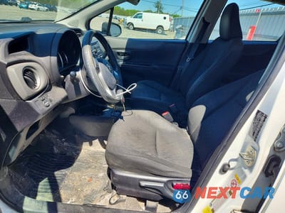 Zdjęcie 7 z 13 samochodu: 2014 TOYOTA YARIS VIN:VNKKTUD37EA002753 - miniatura