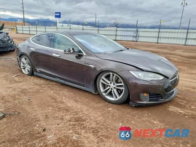 Czwarte zdjęcie samochodu z boku: 2012 TESLA MODEL S VIN:5YJSA1DP9CFP02696 - miniatura
