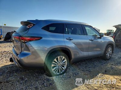 Trzecie zdjęcie samochodu z tyłu: 2023 TOYOTA HIGHLANDER HYBRID PLATINUM VIN:5TDEBRCH2PS125837 - miniatura