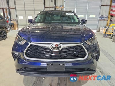 Piąte zdjęcie samochodu w środku: 2026 TOYOTA HIGHLANDER XLE VIN:5TDKDRBH8TS598599 - miniatura
