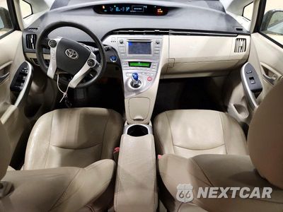 Zdjęcie 8 z 12 samochodu: 2013 TOYOTA PRIUS THREE VIN:JTDKN3DUXD1642878 - miniatura