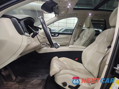 Zdjęcie 7 z 13 samochodu: 2019 VOLVO XC60 T6 MOMENTUM VIN:LYVA22RK7KB231028 - miniatura
