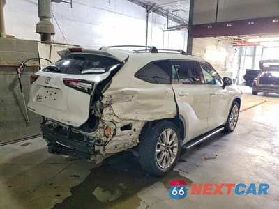 Trzecie zdjęcie samochodu z tyłu: 2024 TOYOTA HIGHLANDER LIMITED VIN:5TDKDRBH5RS537607 - miniatura